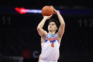 外线有谱！伊力福拉提7中5拿到13分4板 三分5中3