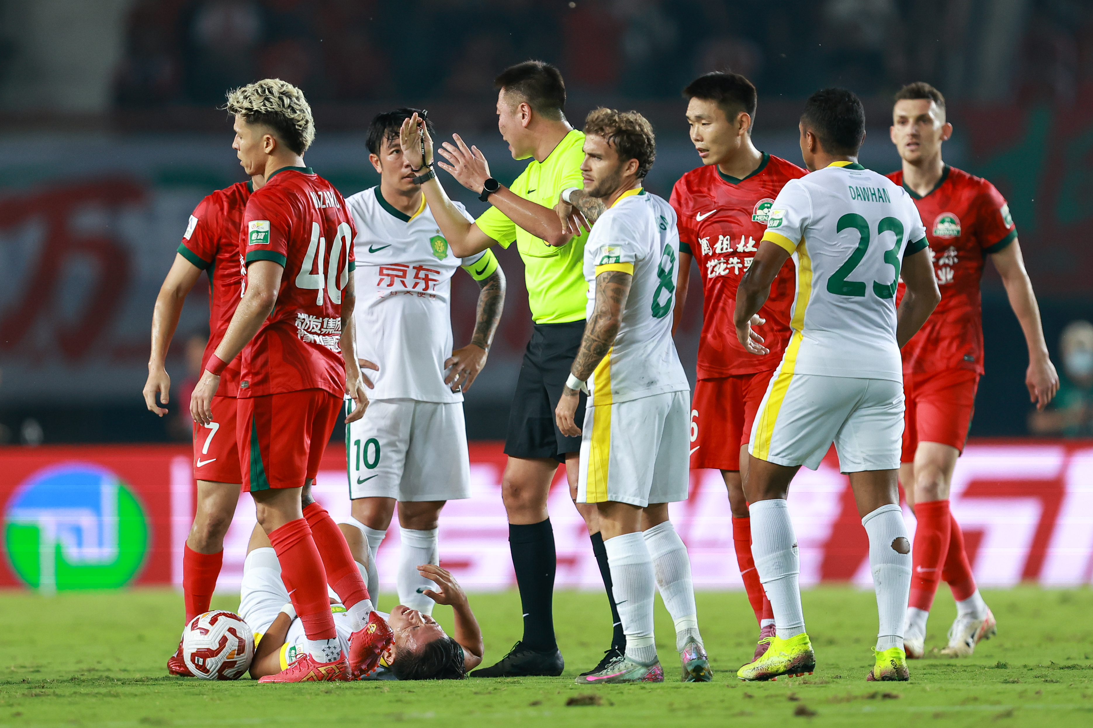 星空体育官网-👀半程冠军国安联赛两连败+丢8球+0进球，距榜首已有5分