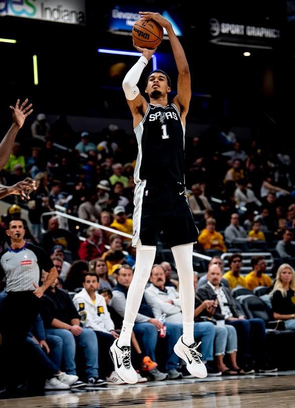 星空体育-落选秀完爆福克斯，弗拉格造NBA神迹，文班29+11送独行侠6连败